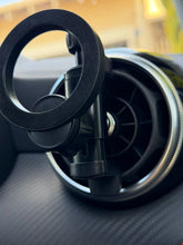 Load image into Gallery viewer, Magsafe Magnetic Car Phone Holder Center Console Car Navigation Round Air Vent