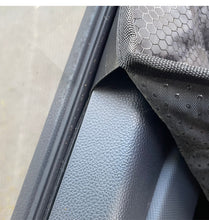 Load image into Gallery viewer, 2pcs Car Door Protection Dogs - a Pair of 68.58 cmX 48.26cm Car Door Scratch Protection - Truck Tailgate And Pet Side Panel Covers for Suvs And Sedans
