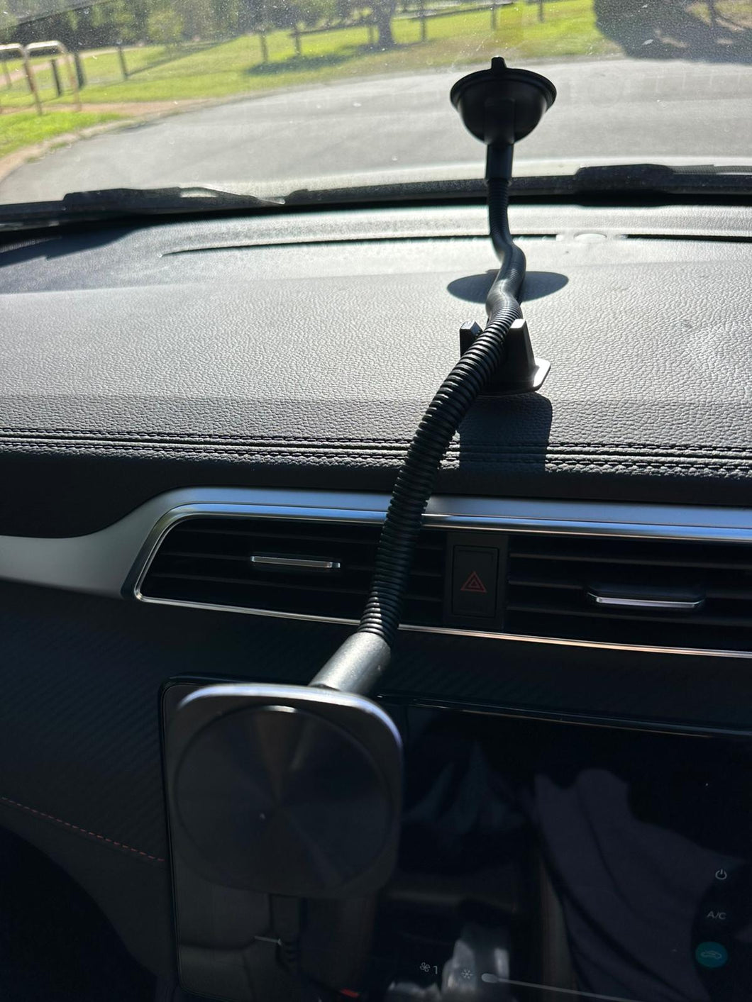 360° 52cm Long Goose Neck Flexible Angle Adjustable Suction Cup with 15W Magnetic Magsafe Fast Charge & Holder for Car Windshield