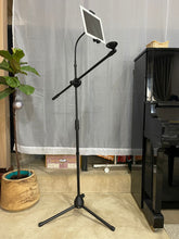 Load image into Gallery viewer, Phone &amp; Tablet Flexi Gooseneck Floor Stand &amp; Swing Boom Microphone Holder Height Adjustable from 75cm to 140cm

